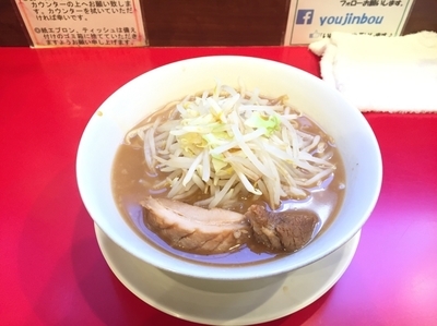 「ラーメン 麺半分 野菜少なめ」@用心棒の写真