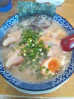 「博多とんこつ（全部のせ）」@博多ラーメン 鶴亀堂 春日井店の写真