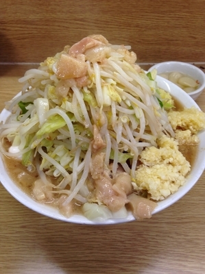 「ラーメン豚入り  しょうが  うずら  らっきょう」@ラーメン二郎 栃木街道店の写真