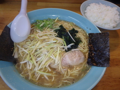 「ネギラーメン(730円)ライス(100円)」@ラーメンショップ 高柳店の写真