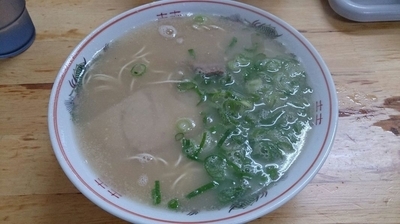「ラーメン　600円　焼きめし　800円」@安全食堂の写真