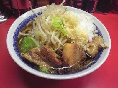 「ラーメン　野菜チョイ増　ニンニクタマネギ増」@ラーメン信者の写真