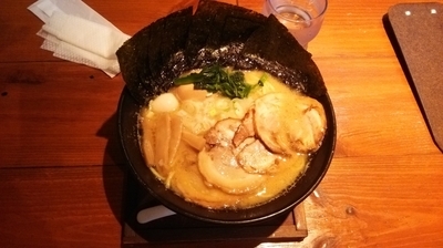 「豚骨醤油ラーメン」@一合舎 前橋店の写真