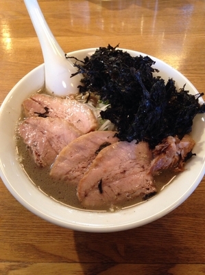 「濃厚煮干そば  チャーシュー  海苔」@中村屋総本山の写真