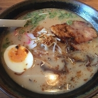 炭火めちゃうま醤油とんこつらーめん（810円）