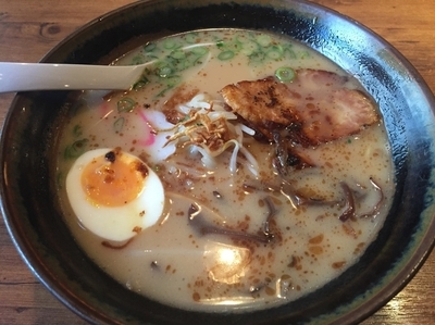 「炭火めちゃうま醤油とんこつらーめん（810円）」@河内ラーメン 喜神 和泉納花店の写真