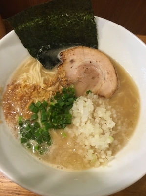 「濃厚鶏白湯そば780円(大盛り100円)」@煮干しそば 虎愼の写真