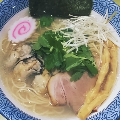 「【お昼の季節限定】牡蠣と浅利の塩そば　８００円」@溝ノ百合の写真