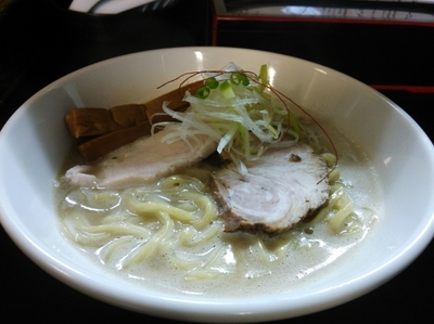 「鶏白湯そば（数量限定濃厚バージョン）大盛」@らぁ麺 飛鶏の写真