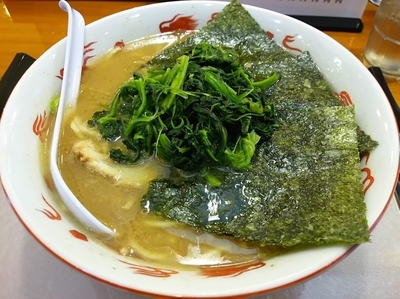 「らーめん 中盛（１．５玉）　※味　濃いめ　＋ほうれん草多め」@麺家 いわいの写真