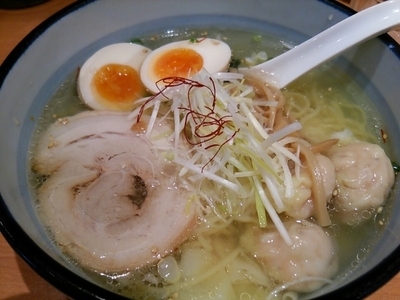 「とびっきり海老ワンタン麺980円」@俺流塩ラーメン 中目黒店の写真