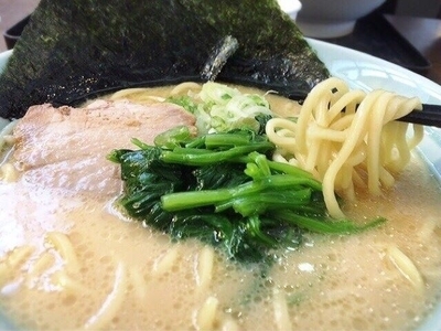「豚骨醤油ラーメン(800円)」@らーめんたいざん 海老名SA店の写真
