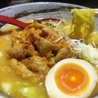 ホルモンラーメン(820円)