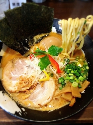 「全部のせ札幌白味噌とんこつ¥1000」@北海豚骨麺屋 銀鈴の写真