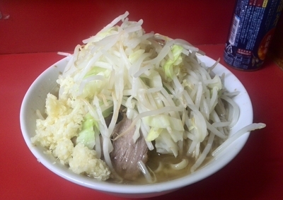 「小ラーメン700円 (麺半分、ヤサイ・ニンニク)」@ラーメン二郎 千住大橋駅前店の写真