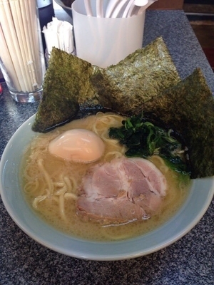 「味付玉子ラーメン並」@家系ラーメン 愛甲家の写真