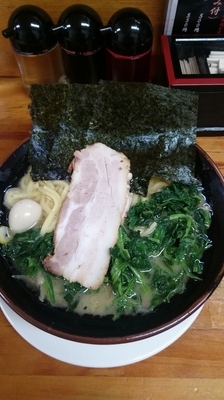「ラーメン  醤油  ほうれん草  700円＋100円」@横浜ラーメン 湘家 前橋店の写真
