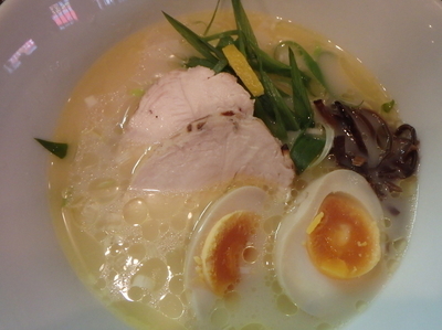 「鶏そば煮卵(780円)チキンカレーセット(320円)」@地鶏そば 麺匠 かけはしの写真