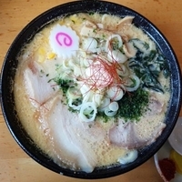 クリーム味噌ラーメン800円の大盛は100円増