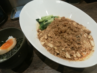 「本場成都の汁なし担担麵880円+サービス半ライス」@雲林坊 日本橋室町店の写真