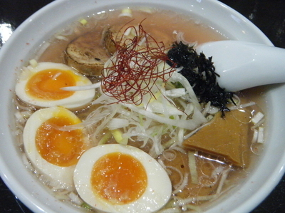 「海老しぼり塩700円+味玉100円」@麺屋 すずらんの写真