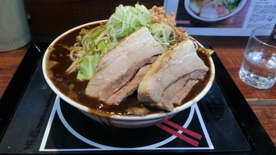 「（限定）焦がし味噌煮干ラーメンBLACK+大盛り+野菜増し」@ラーメン愉悦処 似星 2号店の写真