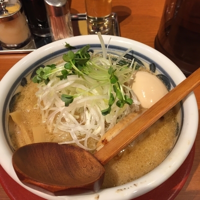 「海老味噌ラーメン+メルマガ会員限定サービス味玉」@みそらーめん 満開屋 芝東店の写真