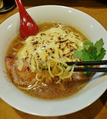 「オニオングラタンラーメン（夜限定） 850円」@麺屋 紅の写真