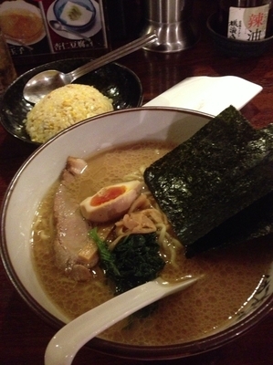 「ラーメン硬め濃いめ、半チャーハン」@横濱家 こどもの国店の写真
