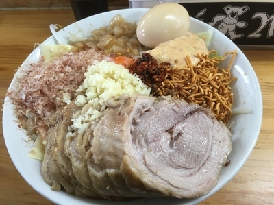 「まぜそば 麺少なめ 豚増し 味玉 全増し」@ハイマウントの写真