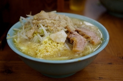 「ラーメン(ニンニク・アブラマシマシ)700YEN」@ラーメン二郎 池袋東口店の写真