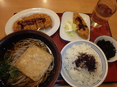 「きつねそば(270円)とんかつ(270円)白身フライ他」@高陽食堂の写真