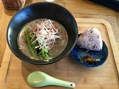「リヴィニの担々麺」@リヴィ二の写真