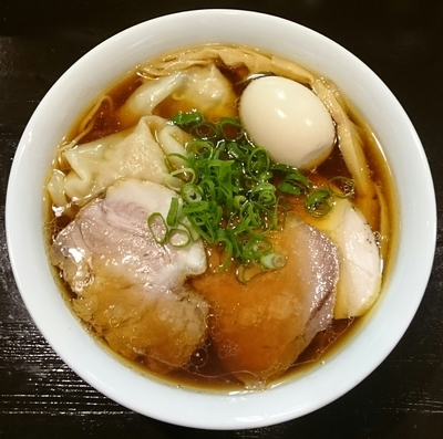 「醤油特製らぁ麺」@らぁ麺 すぎ本の写真