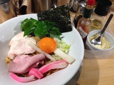 「濃厚卵のまぜＳＯＢＡ並盛」@むぎとオリーブ マーチエキュート神田万世橋店の写真