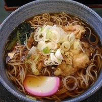 かき揚げそば　（大盛り、380円）