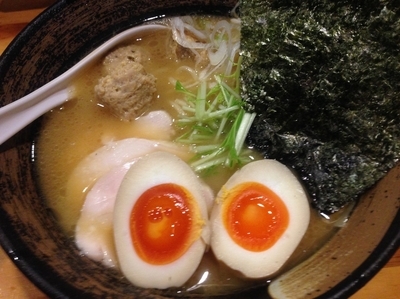 「特製濃厚鶏骨醤油そば：980円」@濃厚鶏そば 麺屋武一 新橋本店の写真