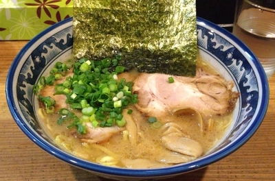 「とんこつラー麺＋チャーシュー御飯(680円＋300円)」@ラー麺 鎌倉家の写真