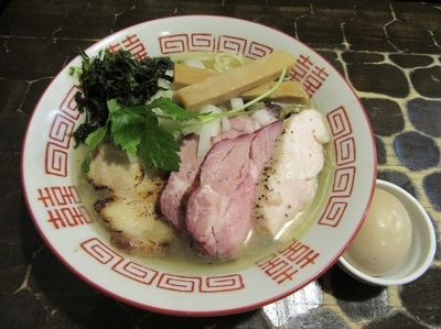 「限定　淡麗煮干そば（７５０）＋特製＋替え玉」@特級鶏蕎麦 龍介の写真