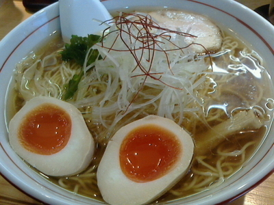 「ラーメン醤油、大盛り、とろ玉」@利尻昆布ラーメン くろおびの写真