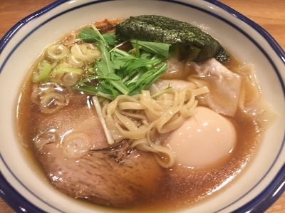 「醤油ワンタン中華そば800円、味玉100円」@らーめん 一房の写真