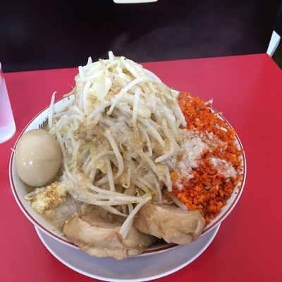 「ラーメン大＋豚1枚920円＋味玉無料クーポン」@鷹の目 獨協大学前本店の写真