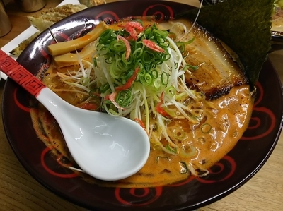 「海老味噌ラーメン　（大盛り）　＋国産豚バラ肉ぎょうざ」@ラーメン ヌプチェの写真