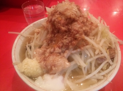 「小ラーメン全部入り  野菜ニンニク脂カラメ  1050円」@ラーメン二郎 府中店の写真