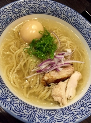 「＜nijiの日限定＞奥久慈軍鶏の特製塩らぁ〜めん￥900」@麺処 ほん田 nijiの写真