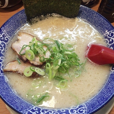 「博多とんこつ（はりがね）　680円 小ライス　120円」@博多ラーメン鶴亀堂 太田新井町店の写真