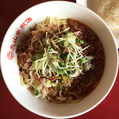 「汁なし担々麺 焼小龍包3個セット」@大山生煎店の写真