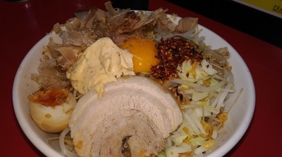 「汁なし中（300g）＋海老マヨ＋辛味」@びんびん豚の写真