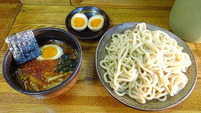 「激辛つけめん：大（800円）＋半熟味玉（100円）」@一陽来福の写真