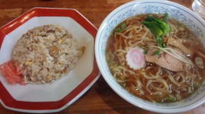 「Aセット　ラーメン＋半チャーハン（650円）」@食堂二宮の写真